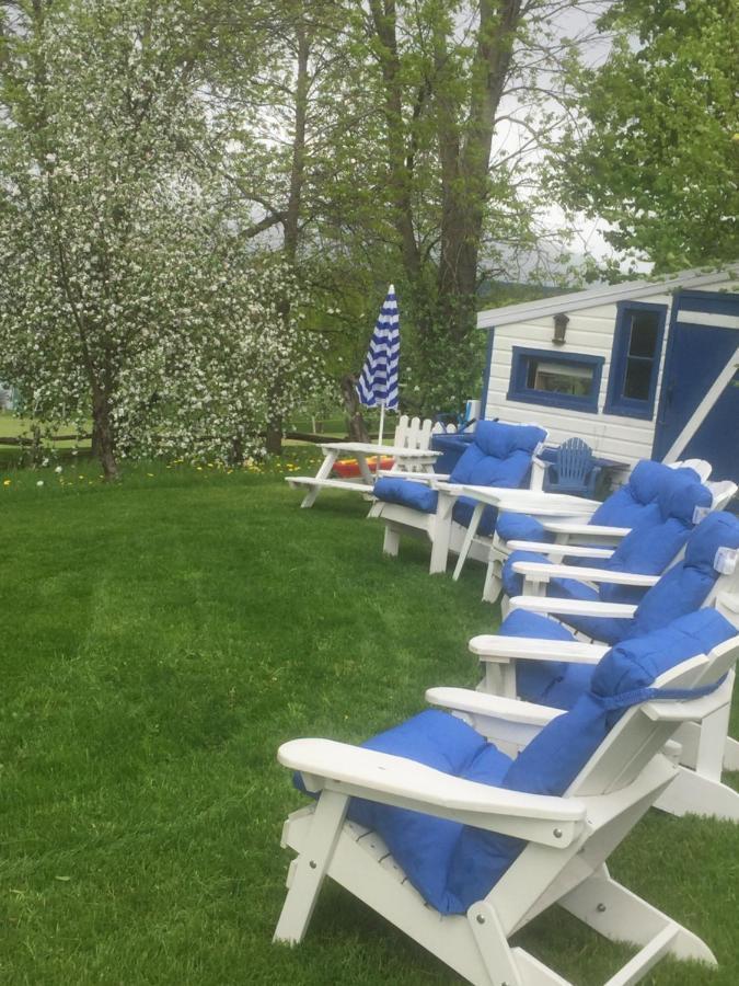 Gite Au Toit Bleu Bed and Breakfast Sainte-Famille Exterior foto