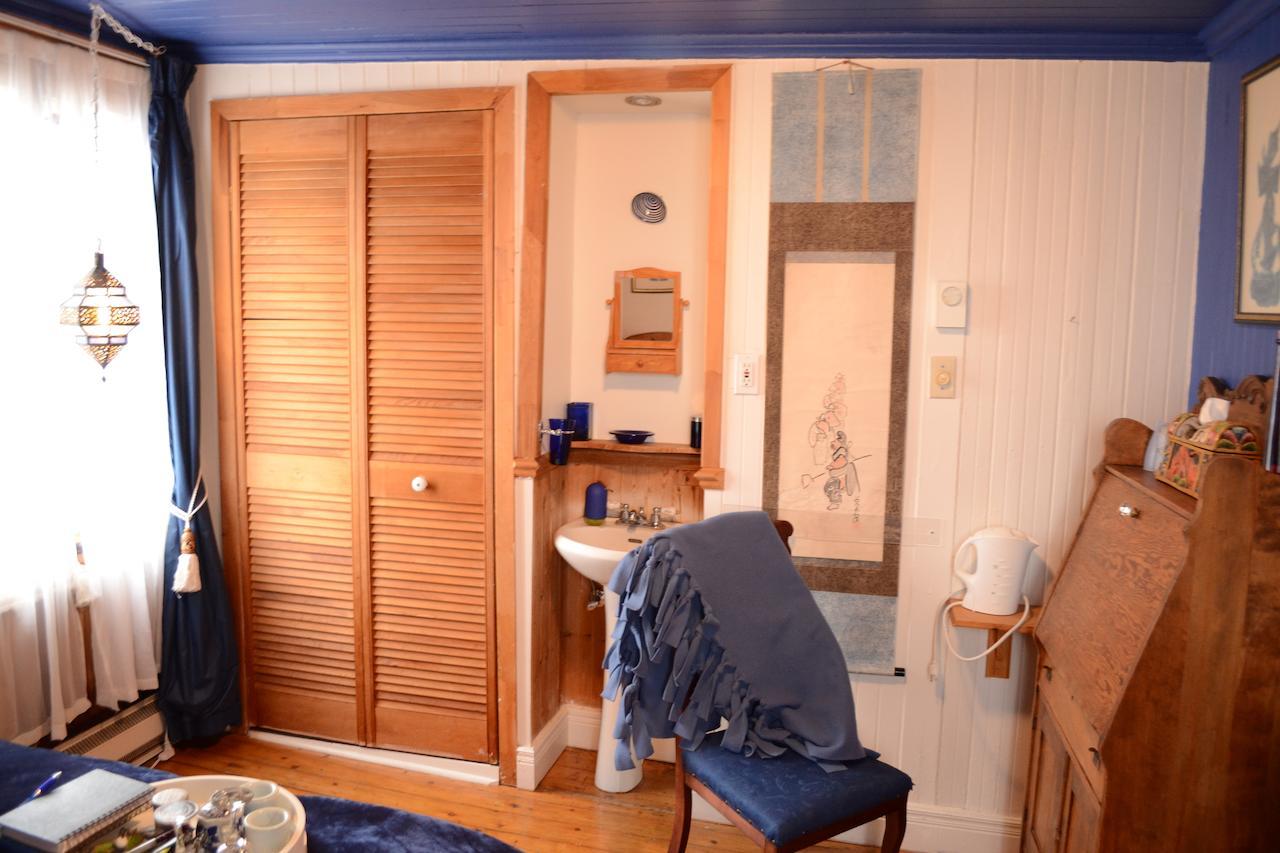 Gite Au Toit Bleu Bed and Breakfast Sainte-Famille Habitación foto